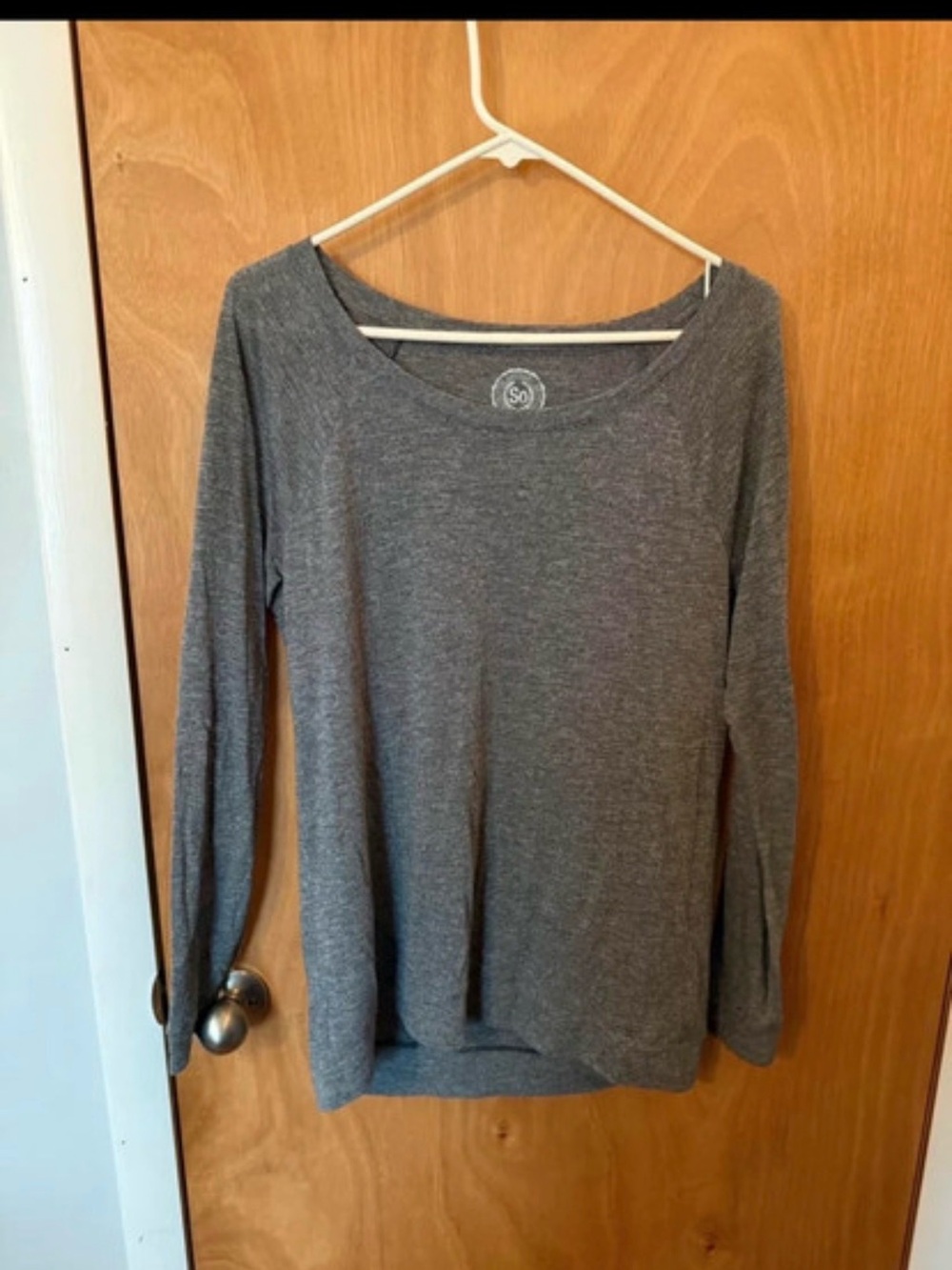 SO Long Sleeve Scoop Neck Top in Heather Gray